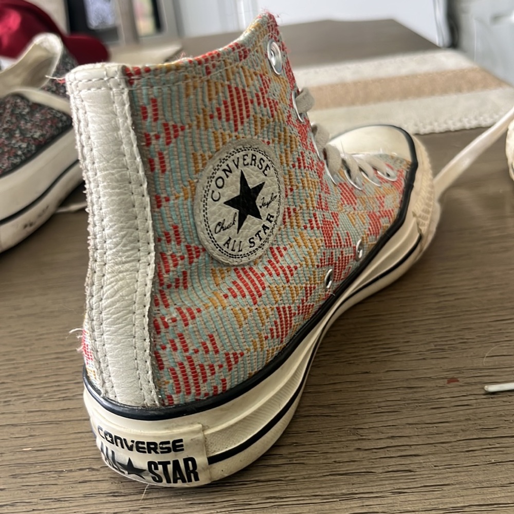Converse ALL-STAR Women’s shoe. Size 5-1/2 . - Picture 4 of 9